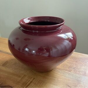Vintage 1992 Haeger Large Oxblood Red Pottery Vase Burgundy #4328 Ceramic